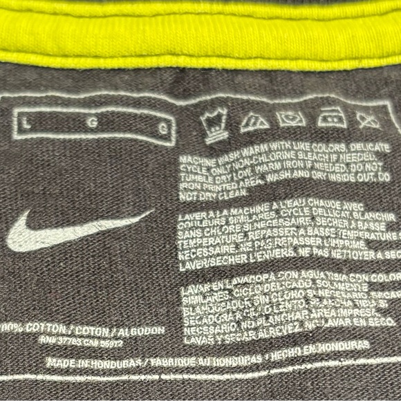 Nike Men’s Large T Shirt - Picture 3 of 3